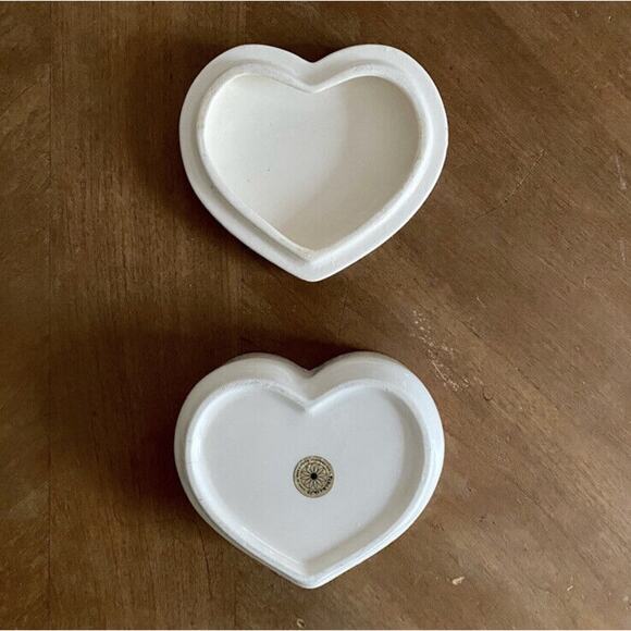 Vintage Takahashi Ceramic Porcelain Trinket Box Heart Shaped Butterflies Flowers - Picture 3 of 7